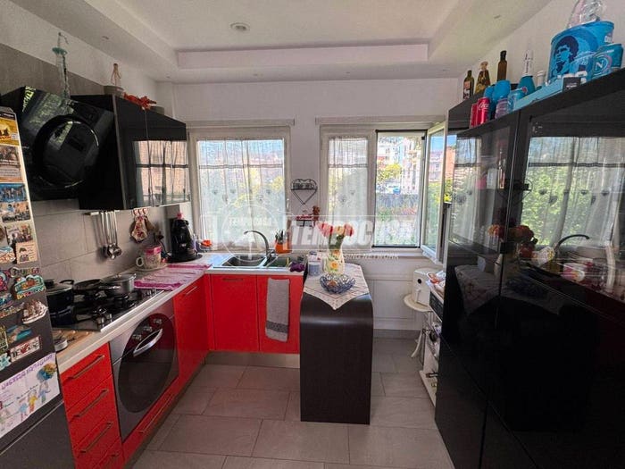 Appartamento trilocale in vendita in Via TERRACINA, Fuorigrotta, Napoli