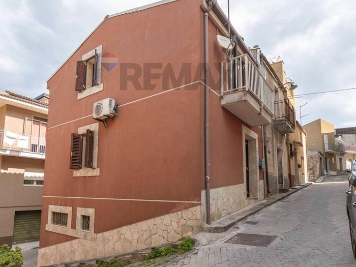 Casa trilocale in vendita in Via Catania, Buccheri