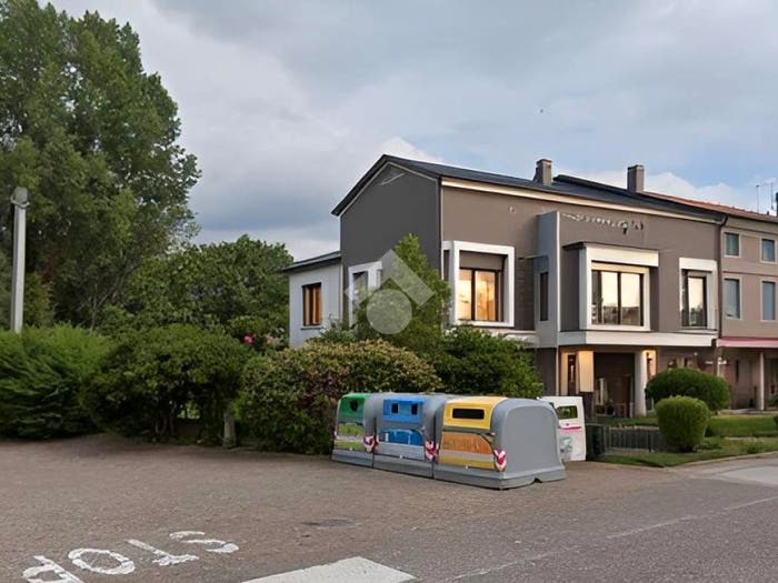 Casa quadrilocale in vendita in Via G Marconi, Centro, Torrebelvicino