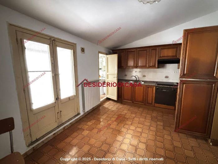 Casa con 6 locali in vendita in Piazza Umberto I, Polizzi Generosa