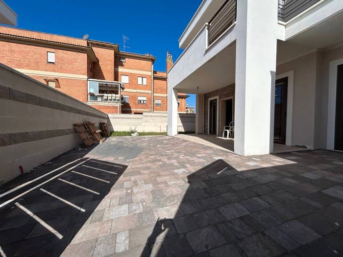 Casa quadrilocale in vendita in Viale delle Viole, Villaggio Giornalisti Poggio, Anzio