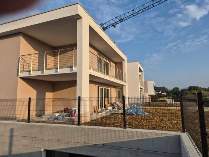Appartamento trilocale in vendita in Via delle Piazzole, Albiolo