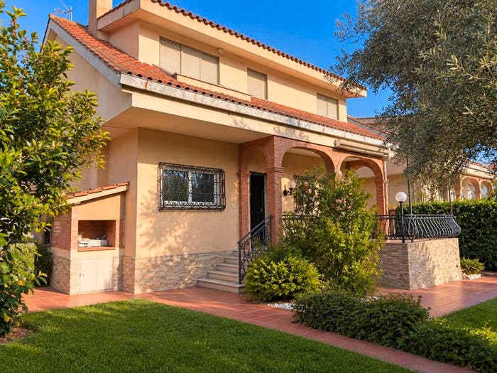 Casa trilocale in vendita in Viale Corona Boreale, Colle Romito, Ardea