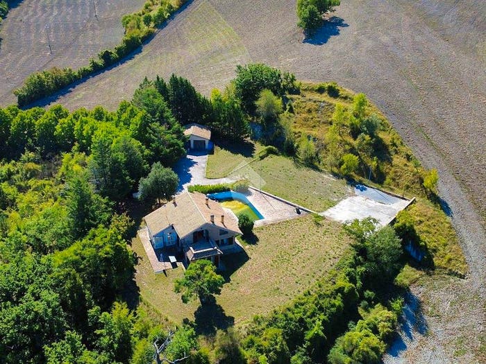Casa con 6 locali in vendita in Frazione Collamato, Fabriano