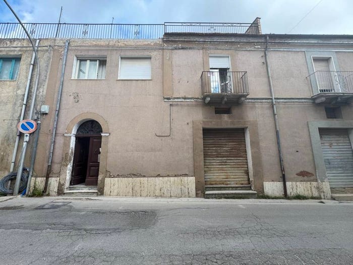 Casa con 6 locali in vendita in Via Roma, Centro, Frisa