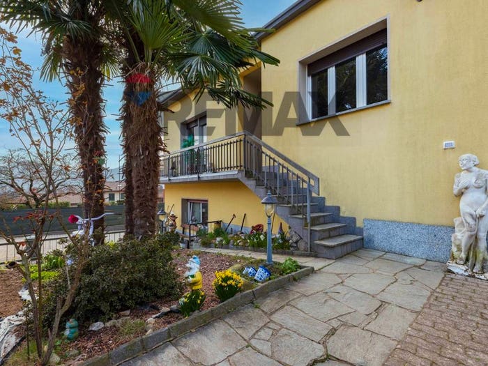 Casa con 6 locali in vendita in Via Libertà, CugliateFabiasco