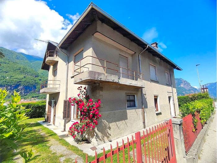 Casa con 6 locali in vendita in Strada Statale, Centro, Settimo Vittone