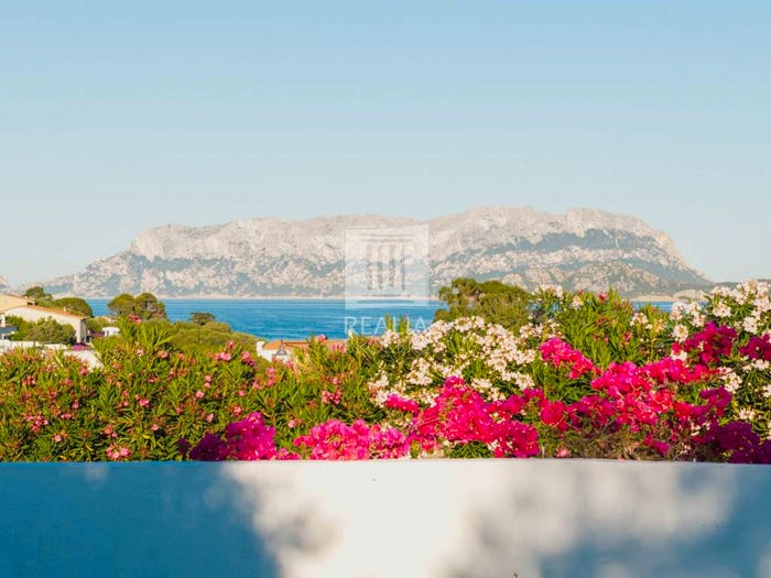 Casa quadrilocale in vendita in Via Nettuno, Pittulongu, Olbia