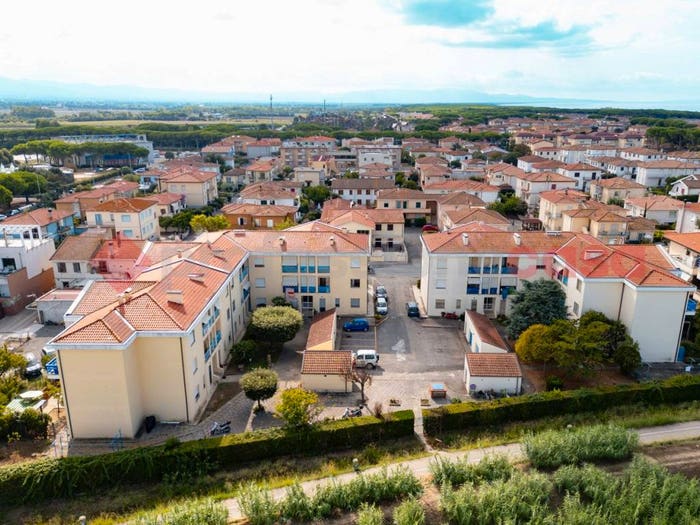 Appartamento trilocale in vendita in Via Ginori, Marina di Cecina, Cecina
