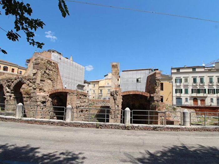 Appartamento quadrilocale in vendita in Via Teatro Antico, Centro, Teramo