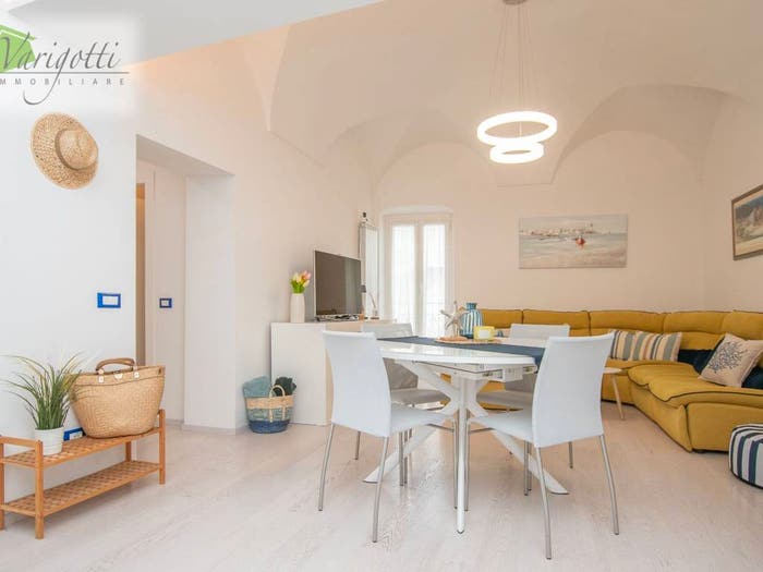 Appartamento con 5 locali in vendita in Via Renato Boragine, Centro, Loano
