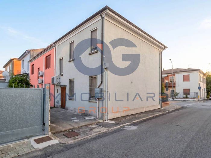 Casa quadrilocale in vendita in Via Libertà, Centro, Bondeno
