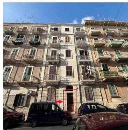 Appartamento con 6 locali in vendita in Via Duca Degli Abruzzi, Borgo, Taranto