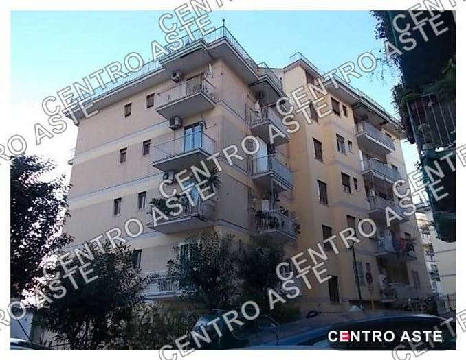 Appartamento con 5 locali in vendita in Via Girolamo Santacroce Napoli NA Italia, Vomero, Napoli