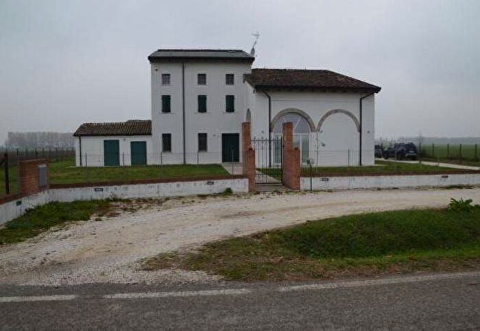 Casa con 6 locali in vendita in VIA SAVAZZONA, Quistello