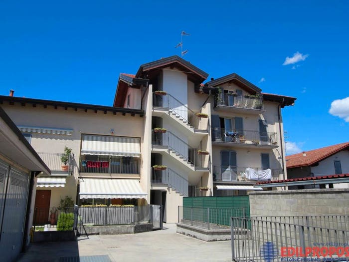 Appartamento trilocale in vendita in Via Milano, Lazzate