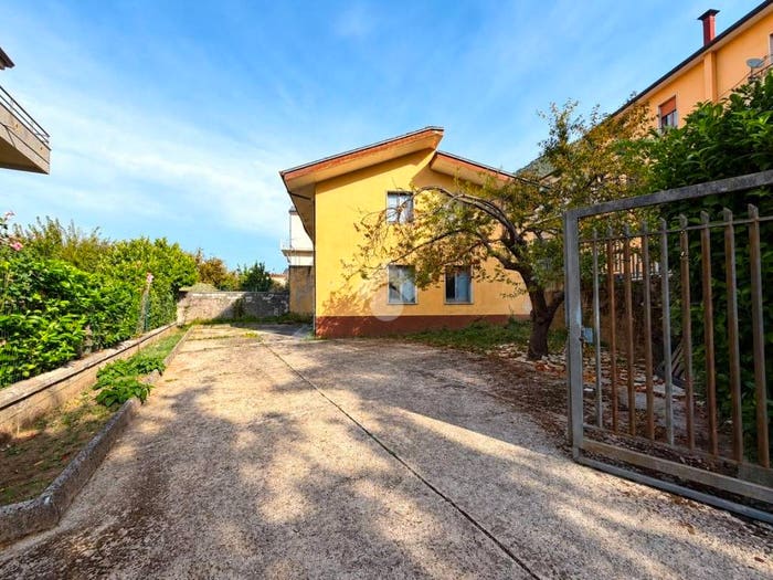 Casa trilocale in vendita in Via San Rocco, Santa Lucia di Serino
