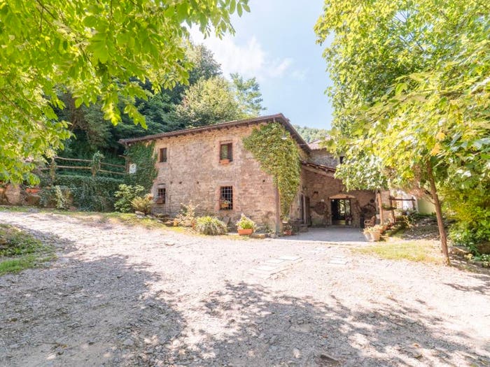 Casa con 6 locali in vendita in Via Alambra, Castiglione dei Pepoli
