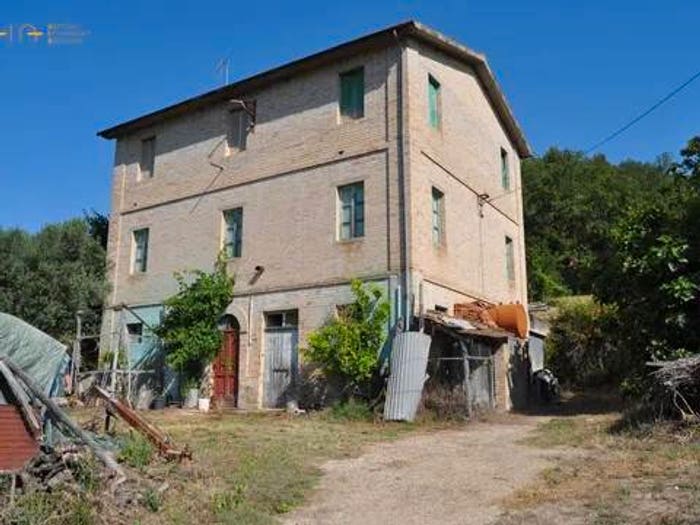 Casa con 6 locali in vendita in Cupra Marittima
