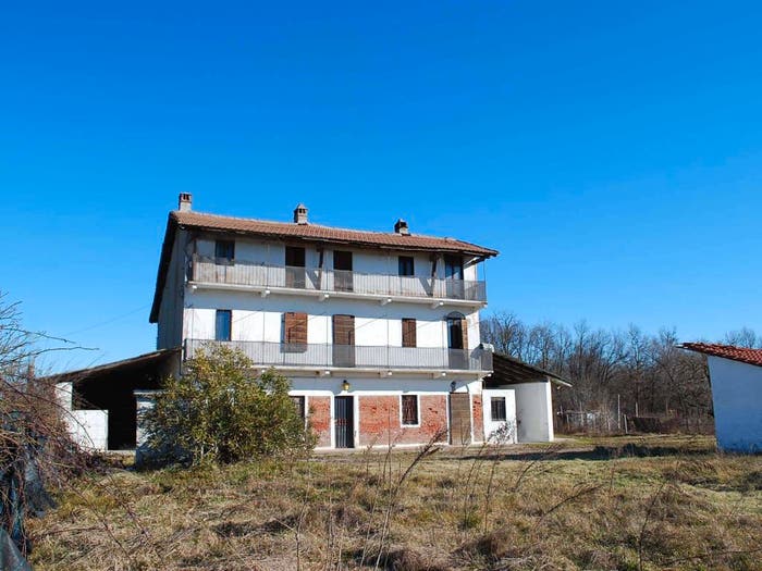 Casa con 6 locali in vendita in Bellinzago Novarese