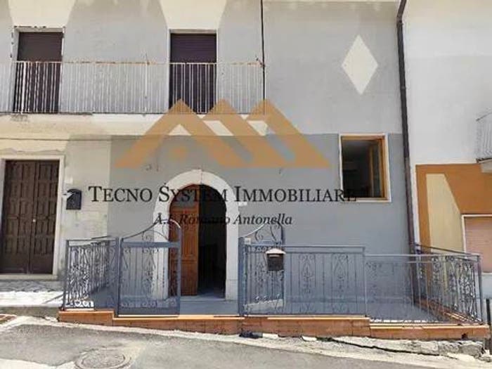 Casa con 6 locali in vendita in Via Castagna, Casalduni