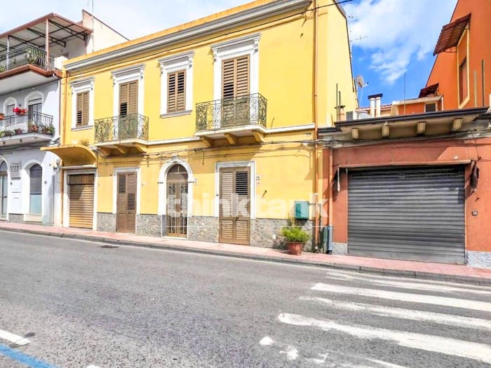 Appartamento quadrilocale in vendita in Via Vittorio Emanuele, Centro, GiardiniNaxos
