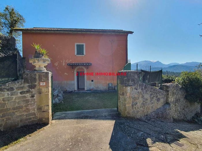 Casa con 6 locali in vendita in STRDA CAPO IL COLLE, Roccafluvione