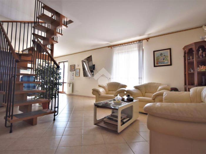 Appartamento con 6 locali in vendita in Via Emanuele Cutore, Centro, Gravina di Catania