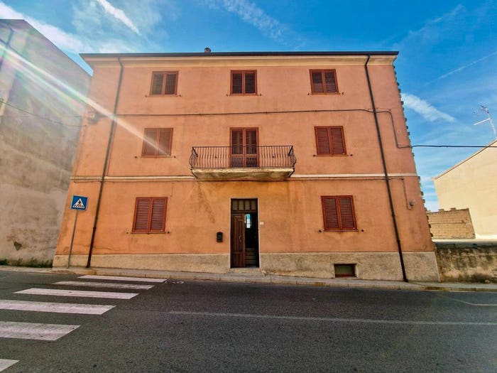 Casa con 6 locali in vendita in Via Tempio, Calangianus