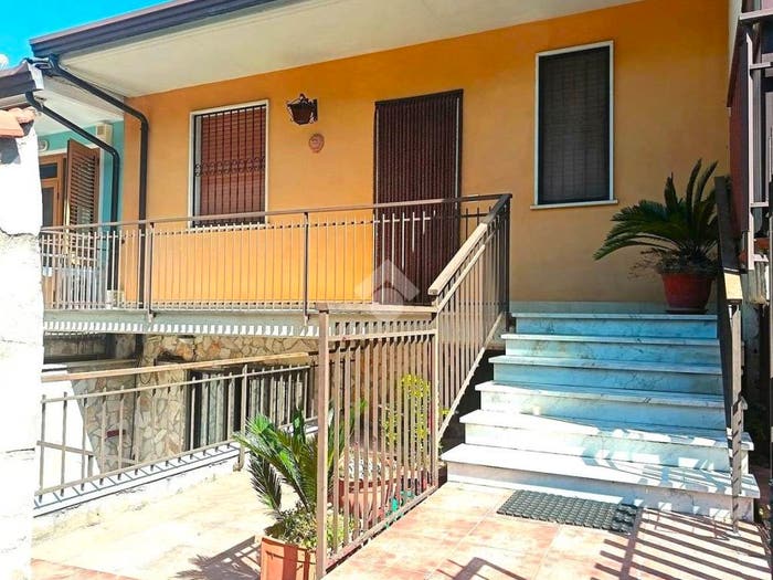 Casa quadrilocale in vendita in Via Lauri, Sala, Serino