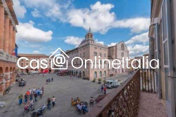 Appartamento con 6 locali in vendita in Via Palestro, Centro Storico, Foligno