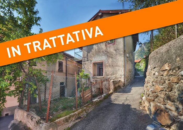 Casa quadrilocale in vendita in Contrada dei Ronchi, Centro, Mandello del Lario