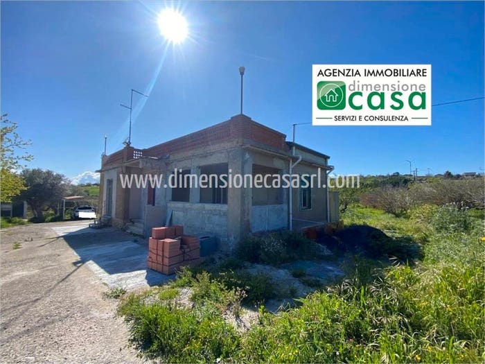Casa trilocale in vendita in Contrada Vassallaggi SN, San Cataldo