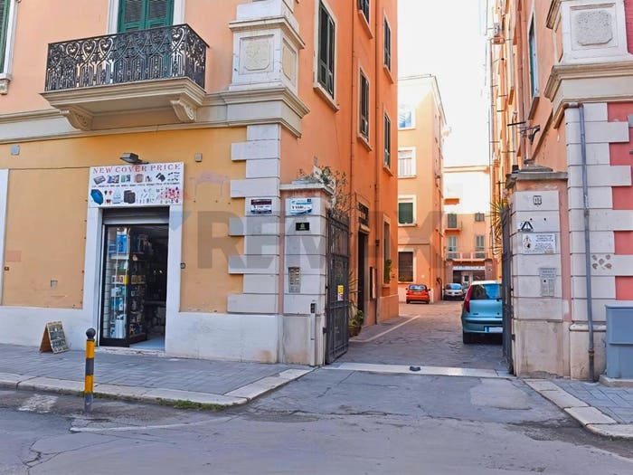 Appartamento con 5 locali in vendita in Via Isonzo, Stazione, Foggia
