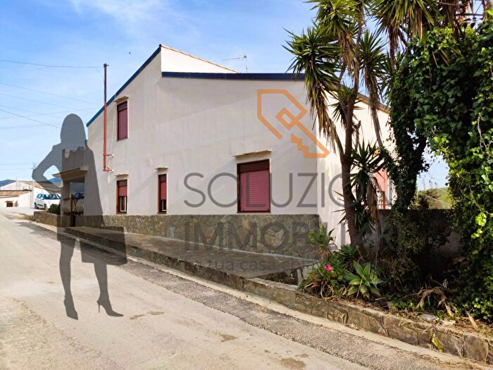 Appartamento con 6 locali in vendita in Contrada Castello di Badia, Castellammare del Golfo