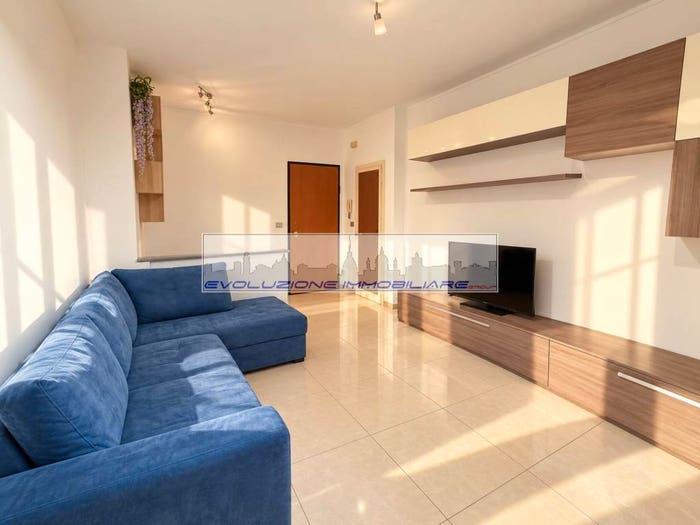 Appartamento trilocale in vendita in Piazza Giacomo Matteotti, Centro, Grugliasco