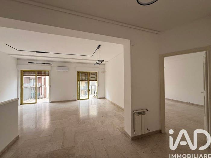 Appartamento con 6 locali in vendita in Via Emanuele Notarbartolo, Notarbartolo Sciuti, Palermo