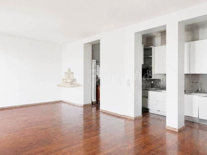 Appartamento trilocale in vendita in Via Luigi Porro Lambertenghi, Isola, Milano