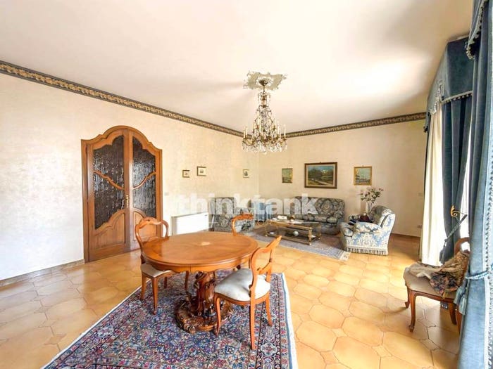 Casa con 6 locali in vendita in Corso Vittorio Emanuele, Floridia