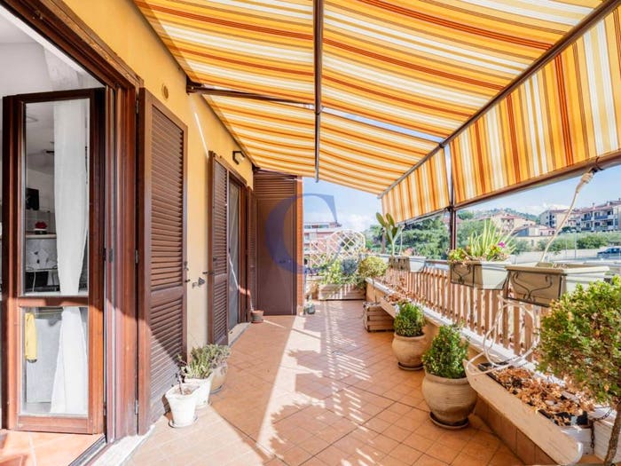 Appartamento trilocale in vendita in Via Casilina, Laghetto, Monte Compatri