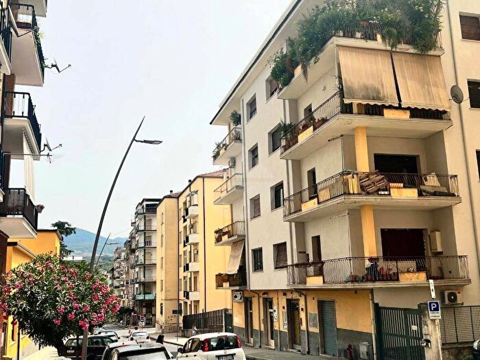 Appartamento trilocale in vendita in Via Umberto Tancredi, Centro, Cosenza