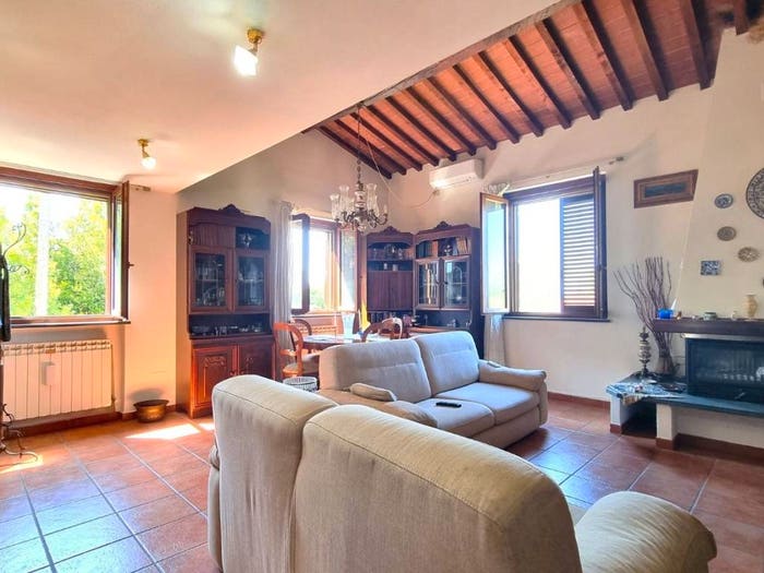 Appartamento con 6 locali in vendita in Via Volterrana, Collesalvetti