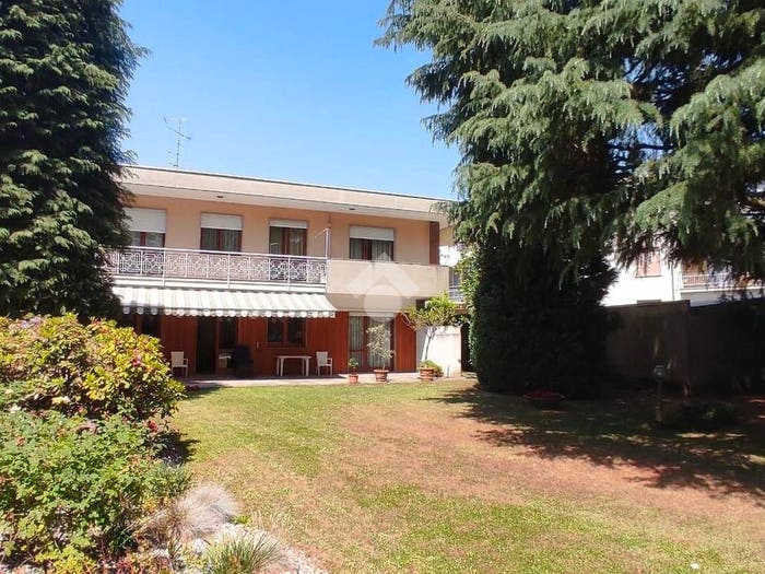 Casa con 6 locali in vendita in Via Tevere, Centro, Lonate Pozzolo