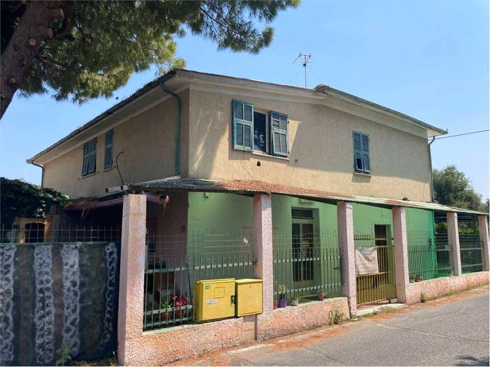 Casa con 6 locali in vendita in Regione Antognano, Centro, Albenga