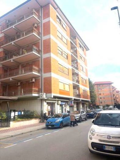 Appartamento con 6 locali in vendita in Via Enrico Fermi, Ferrarecce Università, Caserta
