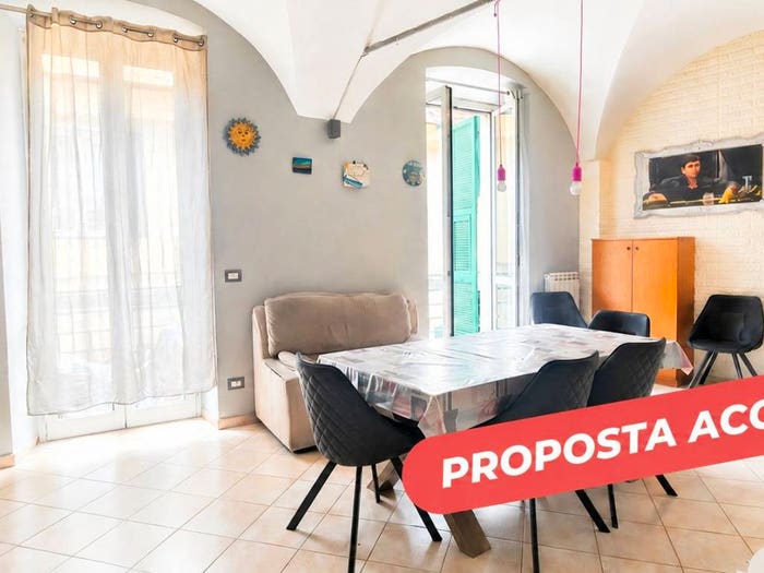 Appartamento quadrilocale in vendita in Via Giovanni Battista Parodi, Centro, Toirano