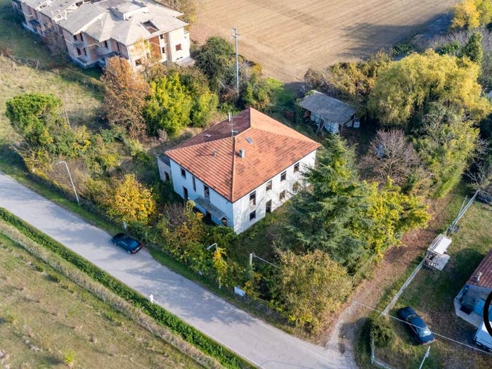Casa con 6 locali in vendita in Via Trentola, Roncadello, Forlì