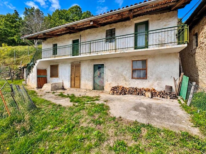Casa quadrilocale in vendita in Via Castello, Val della Torre