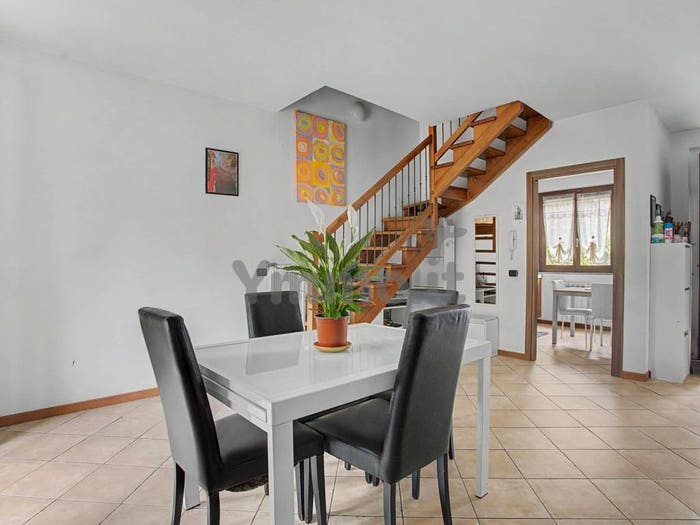 Casa con 6 locali in vendita in Via Arturo Reschigna, Maccagno, Maccagno con Pino e Veddasca