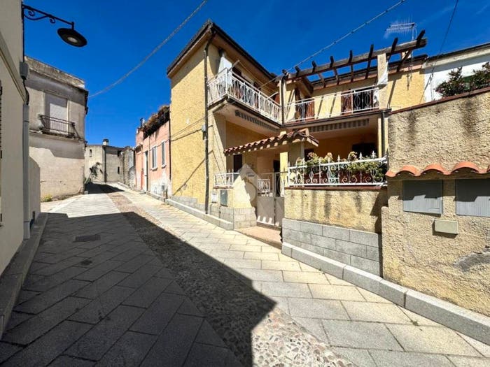 Appartamento trilocale in vendita in Via Mazzini, Centro, Lotzorai